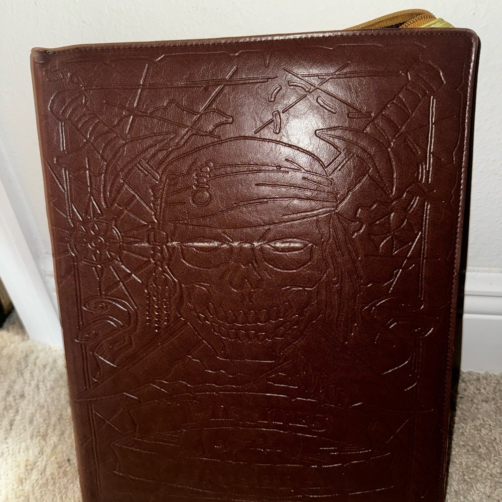 Very Rare HTF Disney Pin trading book binder pirates of the Caribbean